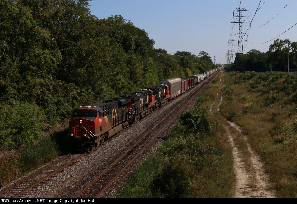 CN 2885 leads two more GEVO's north with E251